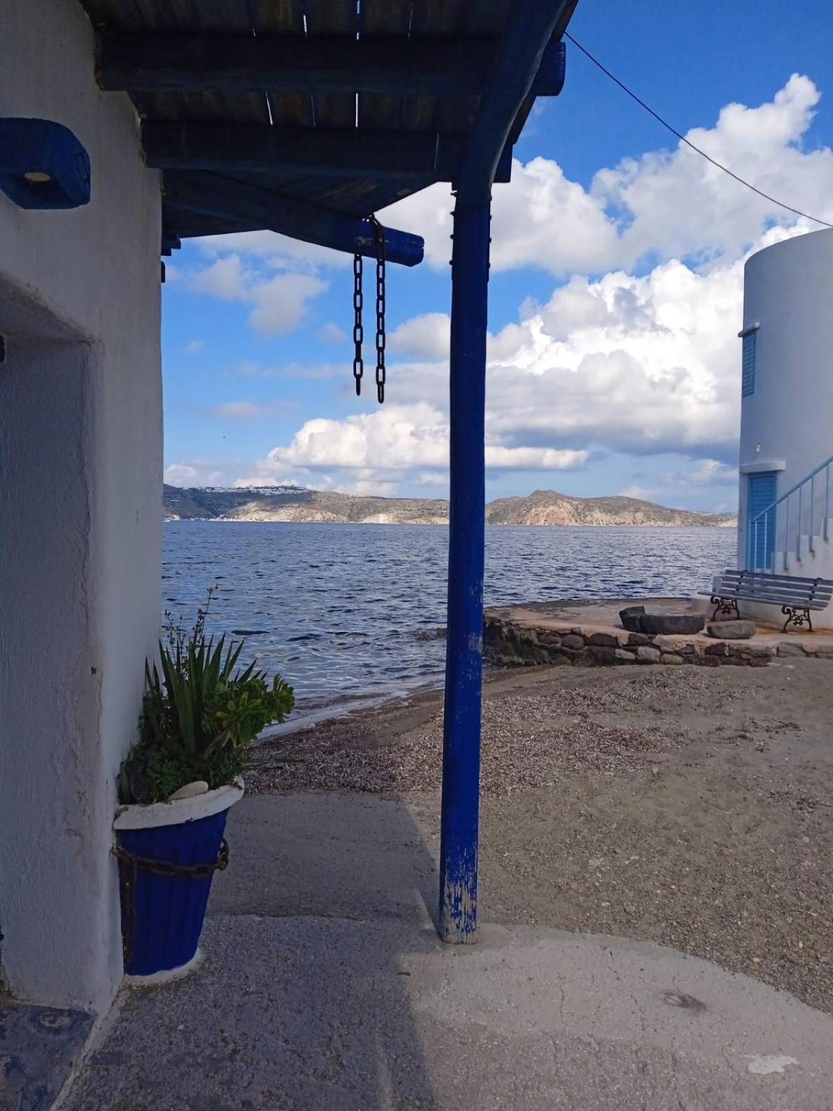 Palirroia * Embourios (Milos)