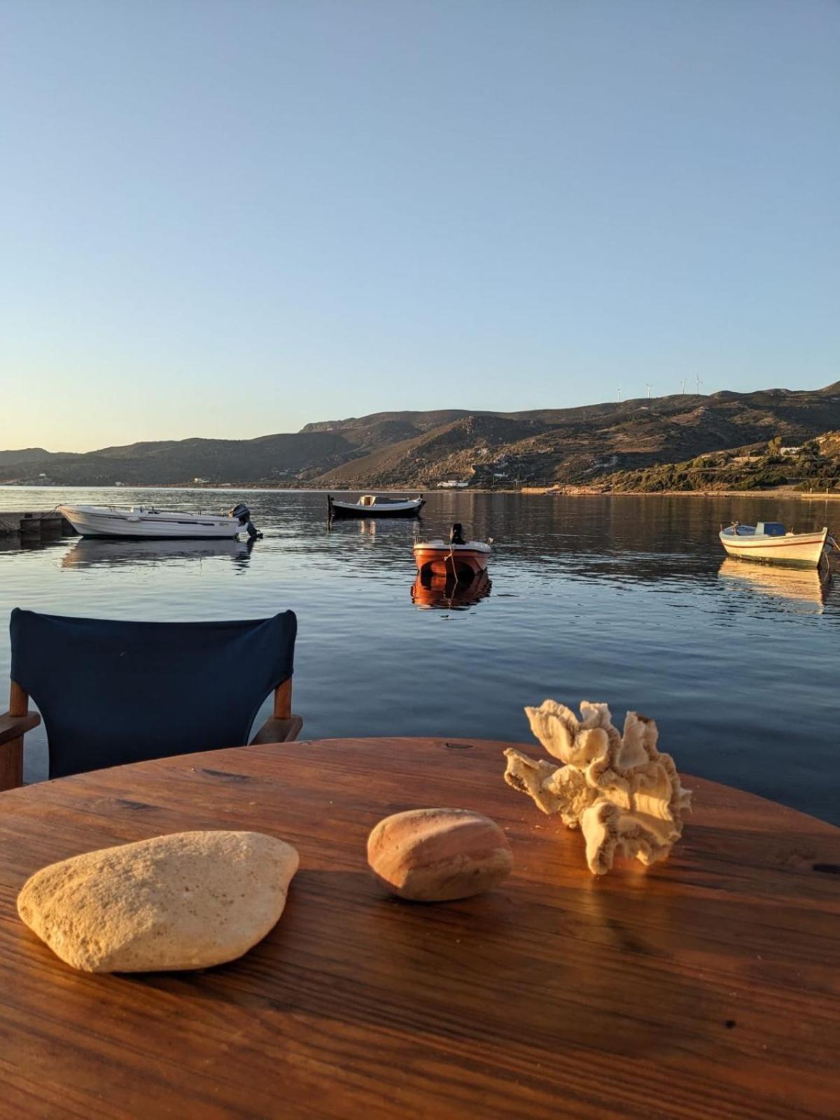 Palirroia * Embourios (Milos)