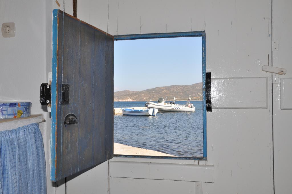 Palirroia * Embourios (Milos)